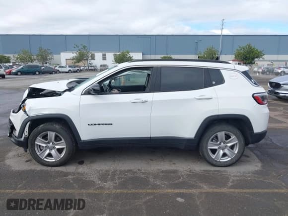✅ 2022 Jeep Compass Latitude • VIN: 3C4NJDBB3NT130597 • Lot: 43176887. Listed on IAAI with 32,490 mi. Free auction sales archive from the USA and detailed vehicle history report at DreamBid. Image 15.