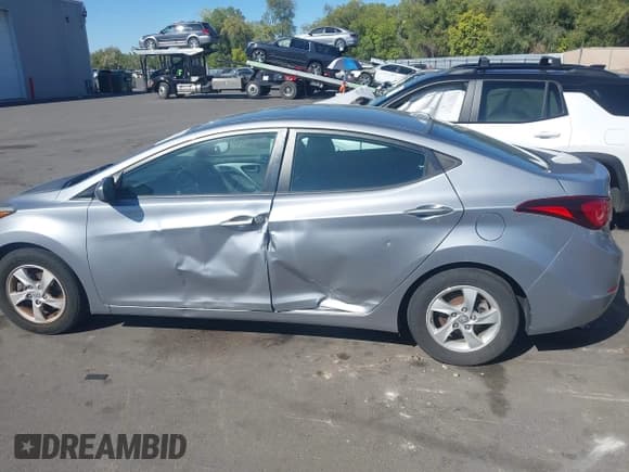 ✅ 2015 Hyundai Elantra SE • VIN: 5NPDH4AE6FH640737 • Lot: 43315753. Listed on IAAI with 86,554 mi. Free auction sales archive from the USA and detailed vehicle history report at DreamBid. Image 14.