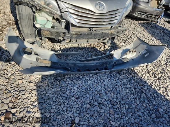 ✅ 2015 Toyota Sienna XLE • VIN: 5TDYK3DC2FS537462 • Lot: 92314205. Listed on Copart with 230,638 mi. Free auction sales archive from the USA and detailed vehicle history report at DreamBid. Image 13.