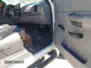 2007 Chevrolet Silverado 2500HD 1LT z VIN 1GCHK23687F509446, wystawiony jako IAAI lot #43417222 z przebiegiem 397 685 mil mil oraz . Historia ofert i sprzedaży dostępna na DreamBid. Obrazek 5.