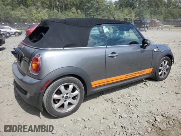 ✅ 2010 MINI Convertible S • VIN: WMWMS3C55ATY08779 • Lot: 71414874. Wystawiony na Copart z przebiegiem Nie podano. Bezpłatny archiwum sprzedaży aukcyjnych z USA i szczegółowy raport historii pojazdu na DreamBid. Zdjęcie 3.