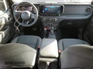 ✅ 2024 Jeep Wrangler Rubicon • VIN: 1C4PJXFG2RW275534 • Lot: 48775095. Wystawiony na Copart z przebiegiem 705 mil. Bezpłatny archiwum sprzedaży aukcyjnych z USA i szczegółowy raport historii pojazdu na DreamBid. Zdjęcie 8.