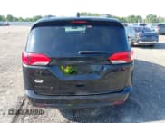 ✅ 2020 Chrysler Pacifica Touring L • VIN: 2C4RC1BG3LR250499 • Lot: 42557011. Wystawiony na IAAI z przebiegiem 135 718 mil. Bezpłatny archiwum sprzedaży aukcyjnych z USA i szczegółowy raport historii pojazdu na DreamBid. Zdjęcie 16.
