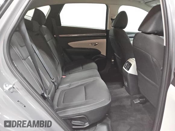 ✅ 2024 Hyundai Tucson SEL • VIN: 5NMJBCDE6RH428139 • Lot: 83457494. Wystawiony na Copart z przebiegiem 10 263 mil. Bezpłatny archiwum sprzedaży aukcyjnych z USA i szczegółowy raport historii pojazdu na DreamBid. Zdjęcie 11.