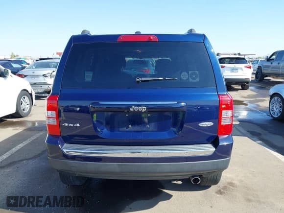 ✅ 2017 Jeep Patriot High Altitude • VIN: 1C4NJRFBXHD135393 • Lot: 42003911. Listed on IAAI with 110,901 mi. Free auction sales archive from the USA and detailed vehicle history report at DreamBid. Image 16.