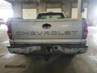 ✅ 2006 Chevrolet Silverado 1500 Work Truck • VIN: 3GCEC14X36G163577 • Lot: 84629155. Wystawiony na Copart z przebiegiem Nie podano. Bezpłatny archiwum sprzedaży aukcyjnych z USA i szczegółowy raport historii pojazdu na DreamBid. Zdjęcie 6.