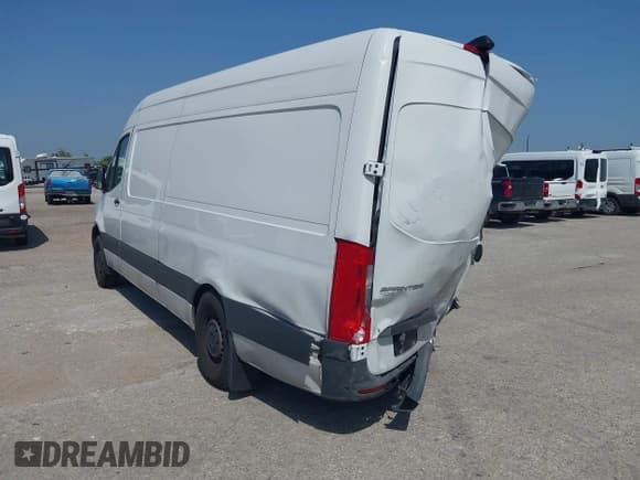 ✅ 2021 Mercedes-Benz Sprinter • VIN: W1W4DCHY9MT048400 • Lot: 39876773. Listed on IAAI with 299,433 mi. Free auction sales archive from the USA and detailed vehicle history report at DreamBid. Image 3.