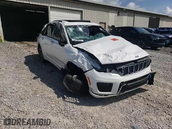 ✅ 2022 Jeep Grand Cherokee Overland • VIN: 1C4RJYD69N8764665 • Lot: 64628275. Listed on Copart with 47,762 mi. Free auction sales archive from the USA and detailed vehicle history report at DreamBid. Image 14.