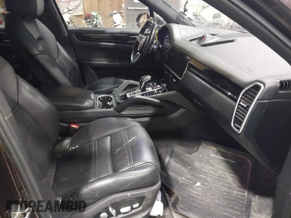 ✅ 2020 Porsche Cayenne • VIN: WP1AA2AYXLDA08247 • Lot: 42055042. Listed on IAAI with 56,657 mi. Free auction sales archive from the USA and detailed vehicle history report at DreamBid. Image 5.