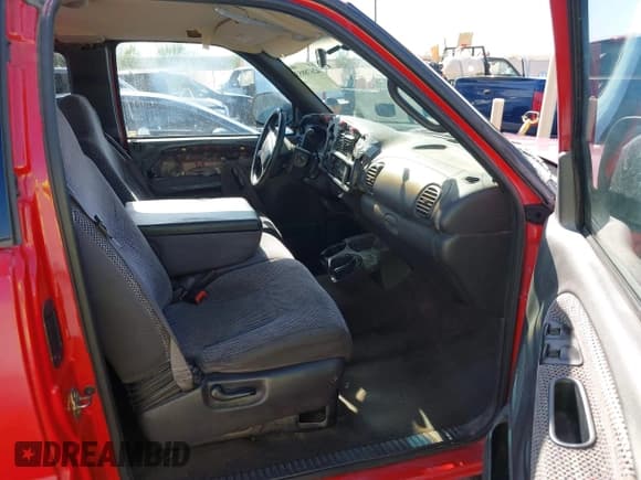 ✅ 2001 Dodge 1500 • VIN: 1B7HC13Z61J576312 • Lot: 42678853. Listed on IAAI with 371,560 mi. Free auction sales archive from the USA and detailed vehicle history report at DreamBid. Image 5.