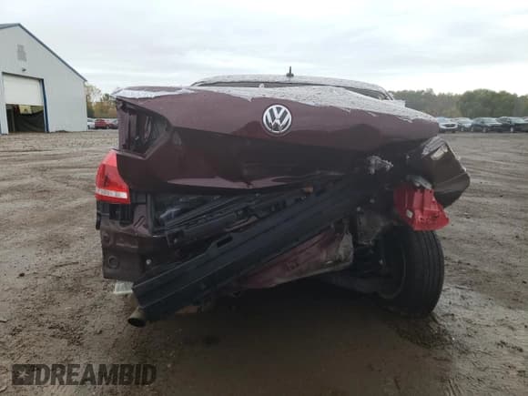 ✅ 2013 Volkswagen Passat S • VIN: 1VWAP7A3XDC126370 • Lot: 82739195. Wystawiony na Copart z przebiegiem 106 346 mil. Bezpłatny archiwum sprzedaży aukcyjnych z USA i szczegółowy raport historii pojazdu na DreamBid. Zdjęcie 6.