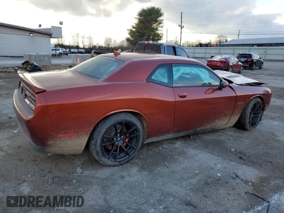 ✅ 2022 Dodge Challenger R/T • VIN: 2C3CDZBT6NH113049 • Lot: 67957622. Wystawiony na Copart z przebiegiem 4 131 mil. Bezpłatny archiwum sprzedaży aukcyjnych z USA i szczegółowy raport historii pojazdu na DreamBid. Zdjęcie 3.