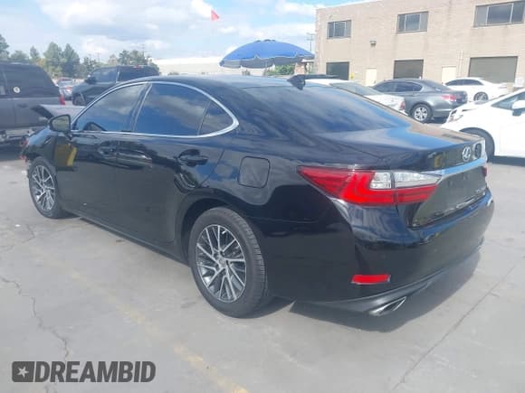 ✅ 2017 Lexus ES 350 • VIN: 58ABK1GG3HU051450 • Лот: 43421836. Опубликован ранее на IAAI с пробегом 145 471 миль. Бесплатный доступ к архиву аукционных продаж из США и подробный отчёт об истории автомобиля на DreamBid. Изображение 3.
