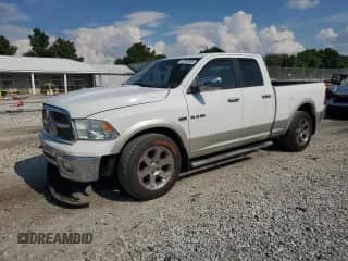 2010 Dodge 1500 Laramie z VIN 1D7RV1GTXAS123265, wystawiony jako Copart lot #68742635 z przebiegiem 182 117 mil mil oraz Szkoda całkowita • Salvage title. Historia ofert i sprzedaży dostępna na DreamBid. Obrazek 1.