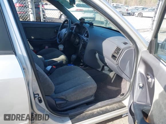 ✅ 2003 Hyundai Elantra GLS • VIN: KMHDN45D23U700908 • Lot: 42133529. Wystawiony na IAAI z przebiegiem 100 955 mil. Bezpłatny archiwum sprzedaży aukcyjnych z USA i szczegółowy raport historii pojazdu na DreamBid. Zdjęcie 5.