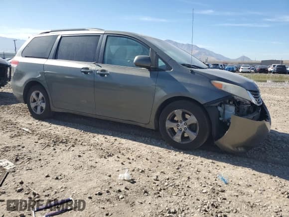 ✅ 2011 Toyota Sienna LE • VIN: 5TDKK3DC5BS148430 • Lot: 90360255. Wystawiony na Copart z przebiegiem 198 741 mil. Bezpłatny archiwum sprzedaży aukcyjnych z USA i szczegółowy raport historii pojazdu na DreamBid. Zdjęcie 4.