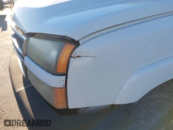 ✅ 2005 Chevrolet Silverado 2500HD LT • VIN: 1GCHC23U75F883040 • Lot: 43643562. Wystawiony na IAAI z przebiegiem 268 370 mil. Bezpłatny archiwum sprzedaży aukcyjnych z USA i szczegółowy raport historii pojazdu na DreamBid. Zdjęcie 17.