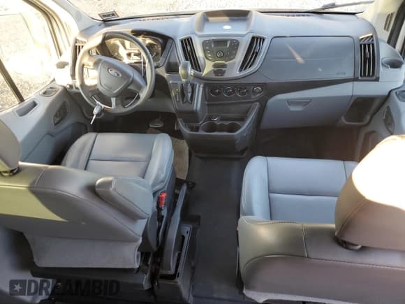 ✅ 2016 Ford Transit XL • VIN: 1FBAX2CM8GKB51469 • Lot: 70320585. Wystawiony na Copart z przebiegiem 188 506 mil. Bezpłatny archiwum sprzedaży aukcyjnych z USA i szczegółowy raport historii pojazdu na DreamBid. Zdjęcie 8.