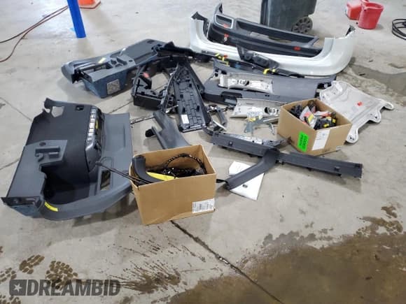 ✅ 2020 Volkswagen Tiguan SE • VIN: 3VV2B7AX8LM008891 • Lot: 80640185. Wystawiony na Copart z przebiegiem 65 671 mil. Bezpłatny archiwum sprzedaży aukcyjnych z USA i szczegółowy raport historii pojazdu na DreamBid. Zdjęcie 13.