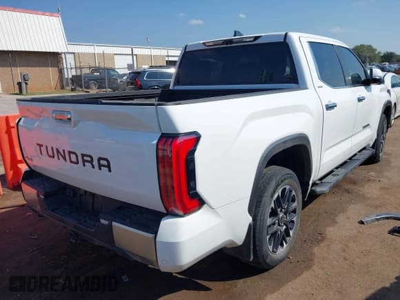 ✅ 2024 Toyota Tundra Limited Hybrid • VIN: 5TFJC5DB8RX063632 • Lot: 43408383. Wystawiony na IAAI z przebiegiem 21 392 mil. Bezpłatny archiwum sprzedaży aukcyjnych z USA i szczegółowy raport historii pojazdu na DreamBid. Zdjęcie 4.