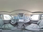 ✅ 2022 Toyota Tundra Limited • VIN: 5TFJA5BC9NX001507 • Lot: 63101564. Wystawiony na Copart z przebiegiem 55 637 mil. Bezpłatny archiwum sprzedaży aukcyjnych z USA i szczegółowy raport historii pojazdu na DreamBid. Zdjęcie 12.