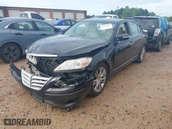 ✅ 2010 Hyundai Genesis • VIN: KMHGC4DFXAU092607 • Лот: 42501604. Опубликован ранее на IAAI с пробегом 310 821 миль. Бесплатный доступ к архиву аукционных продаж из США и подробный отчёт об истории автомобиля на DreamBid. Изображение 2.
