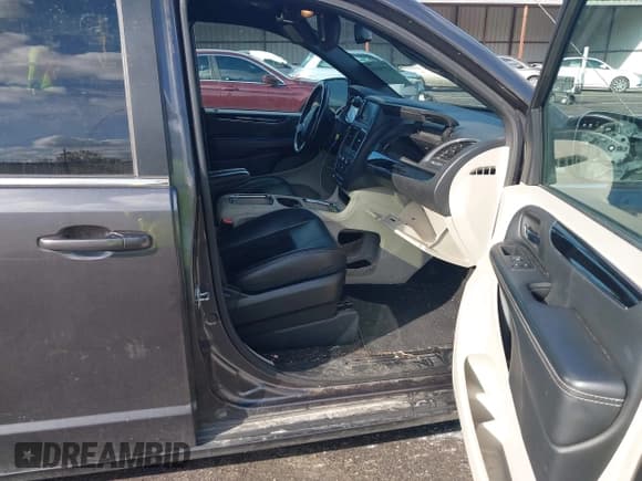 ✅ 2018 Dodge Grand Caravan SXT • VIN: 2C4RDGCGXJR264542 • Lot: 43396918. Wystawiony na IAAI z przebiegiem 167 959 mil. Bezpłatny archiwum sprzedaży aukcyjnych z USA i szczegółowy raport historii pojazdu na DreamBid. Zdjęcie 5.