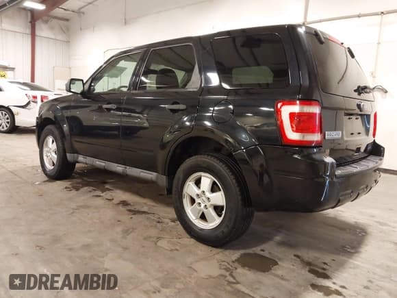 ✅ 2010 Ford Escape XLS • VIN: 1FMCU9C75AKC17382 • Lot: 43242740. Wystawiony na IAAI z przebiegiem 156 644 mil. Bezpłatny archiwum sprzedaży aukcyjnych z USA i szczegółowy raport historii pojazdu na DreamBid. Zdjęcie 3.