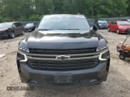 ✅ 2022 Chevrolet Suburban RST • VIN: 1GNSKEKDXNR230722 • Lot: 64009944. Wystawiony na Copart z przebiegiem 40 365 mil. Bezpłatny archiwum sprzedaży aukcyjnych z USA i szczegółowy raport historii pojazdu na DreamBid. Zdjęcie 5.