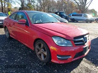 ✅ 2015 Mercedes-Benz C 250 • VIN: WDDGJ4HB7FG392604 • Lot: 43796314. Wystawiony na IAAI z przebiegiem 91 958 mil. Bezpłatny archiwum sprzedaży aukcyjnych z USA i szczegółowy raport historii pojazdu na DreamBid. Zdjęcie 1.
