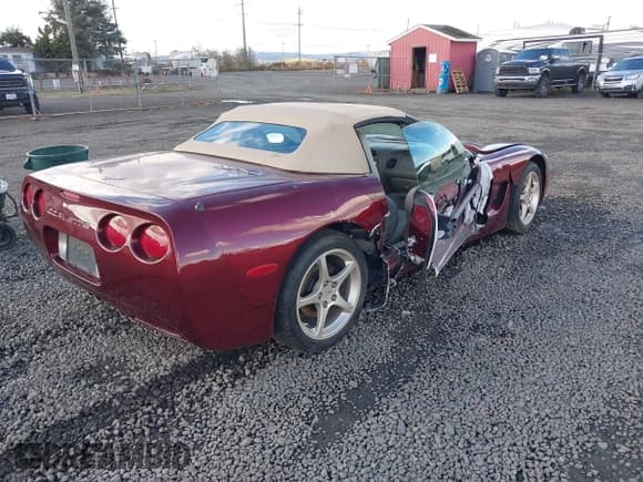 ✅ 2003 Chevrolet Corvette • VIN: 1G1YY32G135131199 • Lot: 43533673. Wystawiony na IAAI z przebiegiem 118 529 mil. Bezpłatny archiwum sprzedaży aukcyjnych z USA i szczegółowy raport historii pojazdu na DreamBid. Zdjęcie 4.