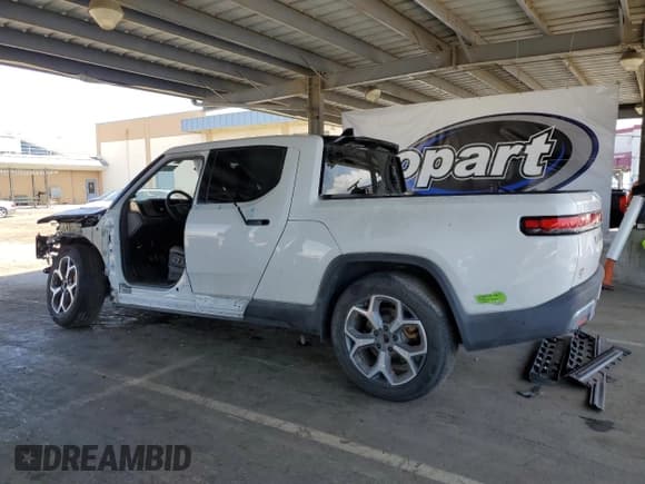 ✅ 2023 Rivian R1T Adventure • VIN: 7FCTGAAA6PN000503 • Lot: 60748495. Wystawiony na Copart z przebiegiem 27 291 mil. Bezpłatny archiwum sprzedaży aukcyjnych z USA i szczegółowy raport historii pojazdu na DreamBid. Zdjęcie 2.