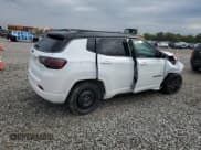 ✅ 2022 Jeep Compass Limited • VIN: 3C4NJDCB2NT185041 • Lot: 83993285. Wystawiony na Copart z przebiegiem 33 421 mil. Bezpłatny archiwum sprzedaży aukcyjnych z USA i szczegółowy raport historii pojazdu na DreamBid. Zdjęcie 3.