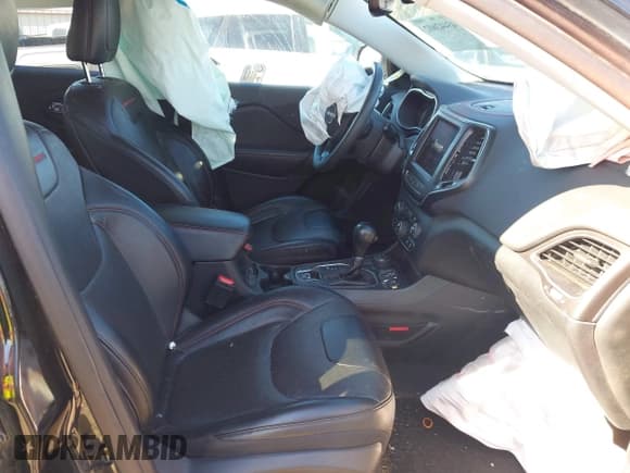 ✅ 2022 Jeep Cherokee Trailhawk • VIN: 1C4PJMBXXND504715 • Lot: 43442602. Wystawiony na IAAI z przebiegiem 52 136 mil. Bezpłatny archiwum sprzedaży aukcyjnych z USA i szczegółowy raport historii pojazdu na DreamBid. Zdjęcie 5.