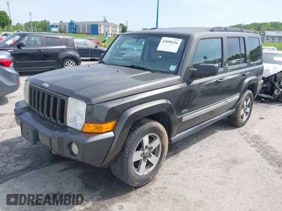 ✅ 2006 Jeep Commander • VIN: 1J8HG48K86C363187 • Лот: 42090246. Опубликован ранее на IAAI с пробегом 140 956 миль. Бесплатный доступ к архиву аукционных продаж из США и подробный отчёт об истории автомобиля на DreamBid. Изображение 2.