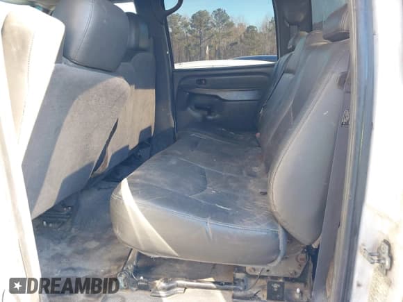 ✅ 2006 Chevrolet Silverado 2500HD • VIN: 1GBHK23D46F231100 • Lot: 41286005. Listed on IAAI with 456,171 mi. Free auction sales archive from the USA and detailed vehicle history report at DreamBid. Image 8.