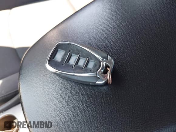 2017 Chevrolet Malibu LS z VIN 1G1ZC5ST9HF236652, wystawiony jako IAAI lot #42666966 z przebiegiem 124 756 mil mil oraz . Historia ofert i sprzedaży dostępna na DreamBid. Obrazek 11.