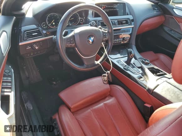 ✅ 2016 BMW 6 Series 650i xDrive • VIN: WBA6F7C58GD930527 • Лот: 75090894. Опубликован ранее на Copart с пробегом 25 200 миль. Бесплатный доступ к архиву аукционных продаж из США и подробный отчёт об истории автомобиля на DreamBid. Изображение 8.