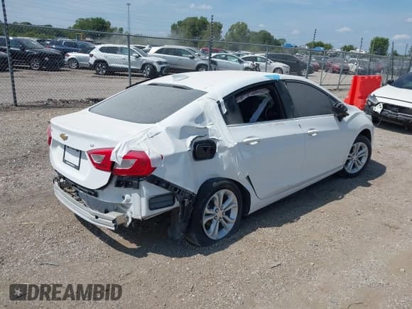 ✅ 2019 Chevrolet Cruze LT • VIN: 1G1BE5SM9K7118039 • Lot: 43106145. Listed on IAAI with Not provided. Free auction sales archive from the USA and detailed vehicle history report at DreamBid. Image 4.