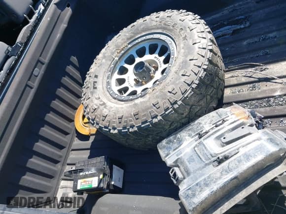 ✅ 2019 Chevrolet Silverado 1500 LT Trail Boss • VIN: 1GCPYFED2KZ152401 • Lot: 42211371. Wystawiony na IAAI z przebiegiem 106 796 mil. Bezpłatny archiwum sprzedaży aukcyjnych z USA i szczegółowy raport historii pojazdu na DreamBid. Zdjęcie 12.