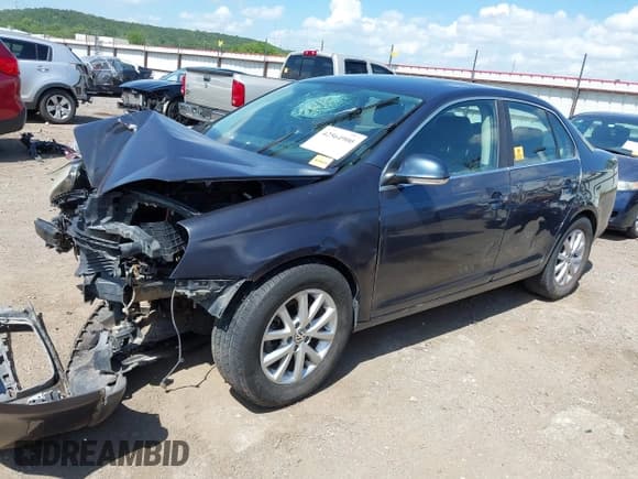 ✅ 2010 Volkswagen Jetta Limited Edition • VIN: 3VWRX7AJ9AM037465 • Lot: 42564900. Listed on IAAI with 144,927 mi. Free auction sales archive from the USA and detailed vehicle history report at DreamBid. Image 18.