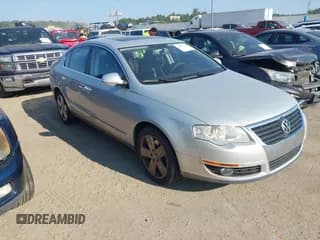 ✅ 2009 Volkswagen Passat Komfort • VIN: WVWJK73C29P028433 • Lot: 42813316. Wystawiony na IAAI z przebiegiem 141 480 mil. Bezpłatny archiwum sprzedaży aukcyjnych z USA i szczegółowy raport historii pojazdu na DreamBid. Zdjęcie 1.