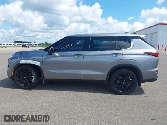 ✅ 2022 Mitsubishi Outlander SE • VIN: JA4J3UA88NZ078515 • Lot: 42886225. Wystawiony na IAAI z przebiegiem 30 785 mil. Bezpłatny archiwum sprzedaży aukcyjnych z USA i szczegółowy raport historii pojazdu na DreamBid. Zdjęcie 14.