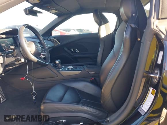 ✅ 2023 Audi R8 • VIN: WUACECFXXP7900770 • Lot: 41570912. Wystawiony na IAAI z przebiegiem 11 699 mil. Bezpłatny archiwum sprzedaży aukcyjnych z USA i szczegółowy raport historii pojazdu na DreamBid. Zdjęcie 8.