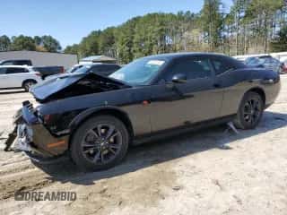 2020 Dodge Challenger SXT z VIN 2C3CDZGG9LH110851, wystawiony jako Copart lot #53502795 z przebiegiem 28 847 mil mil oraz Szkoda całkowita • Salvage title. Historia ofert i sprzedaży dostępna na DreamBid. Obrazek 1.