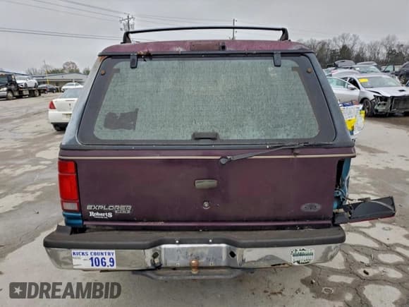 ✅ 1994 Ford Explorer Eddie Bauer • VIN: 1FMDU34X8RUE17866 • Lot: 95075305. Listed on Copart with 253,824 mi. Free auction sales archive from the USA and detailed vehicle history report at DreamBid. Image 6.