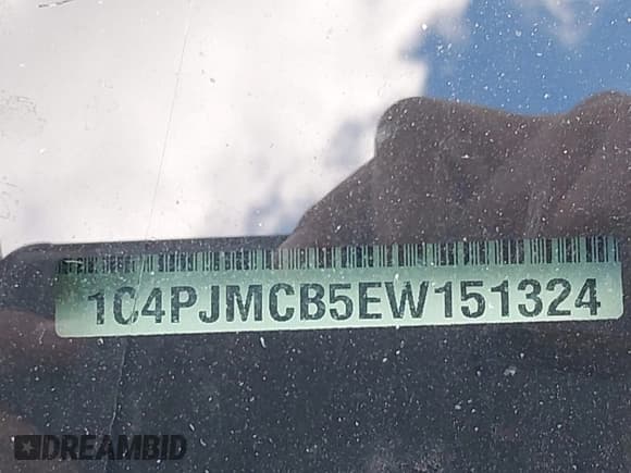 ✅ 2014 Jeep Cherokee Latitude • VIN: 1C4PJMCB5EW151324 • Lot: 43514748. Wystawiony na IAAI z przebiegiem 108 169 mil. Bezpłatny archiwum sprzedaży aukcyjnych z USA i szczegółowy raport historii pojazdu na DreamBid. Zdjęcie 9.