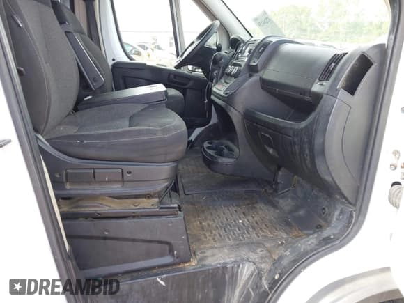 ✅ 2014 Ram ProMaster Cargo • VIN: 3C6TRVAG5EE106879 • Lot: 42264159. Wystawiony na IAAI z przebiegiem 63 447 mil. Bezpłatny archiwum sprzedaży aukcyjnych z USA i szczegółowy raport historii pojazdu na DreamBid. Zdjęcie 5.