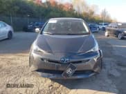 ✅ 2018 Toyota Prius Two • VIN: JTDKBRFU2J3602402 • Lot: 43623571. Wystawiony na IAAI z przebiegiem 53 769 mil. Bezpłatny archiwum sprzedaży aukcyjnych z USA i szczegółowy raport historii pojazdu na DreamBid. Zdjęcie 13.