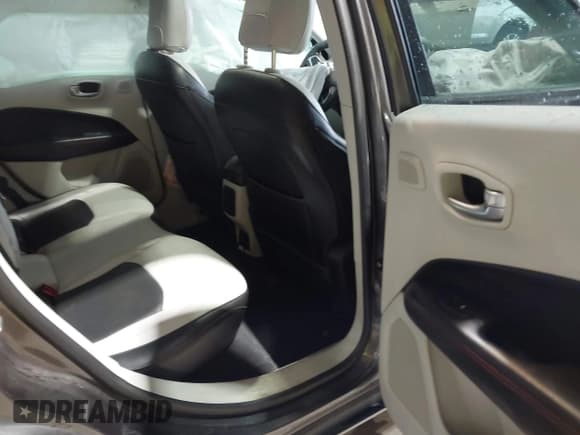 ✅ 2018 Jeep Compass Limited • VIN: 3C4NJDCB4JT373845 • Lot: 42857430. Listed on IAAI with 83,196 mi. Free auction sales archive from the USA and detailed vehicle history report at DreamBid. Image 8.